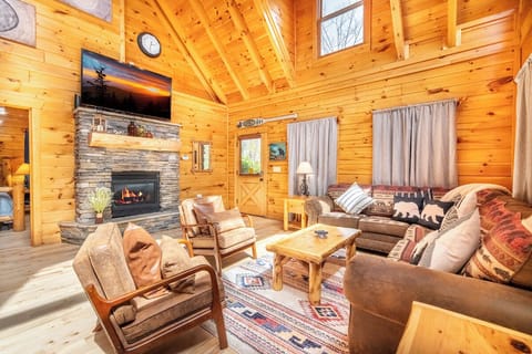 Smoky Mountain Vista's cozy living room