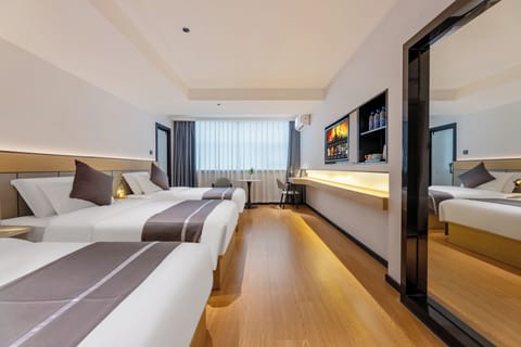 Comfort Triple Room | Individually decorated, desk, laptop workspace, free WiFi