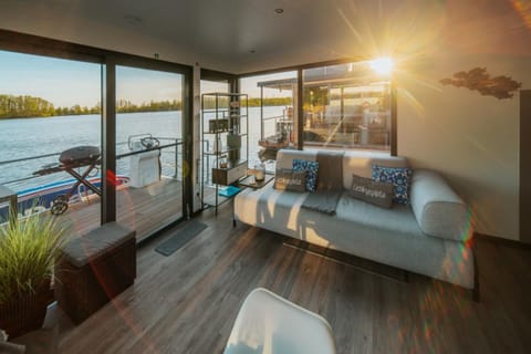 Mobile Home | Living room