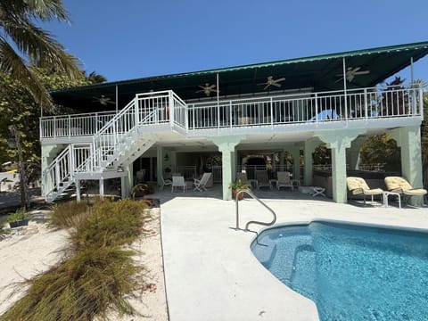 Pool , Jacuzzi & Seaside porch Porch
