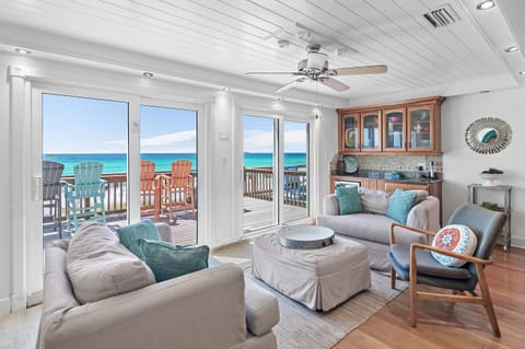 House, Multiple Beds (Green Reef #8- Beachy Keen) | Living area