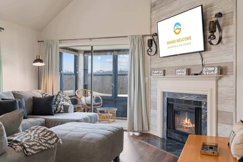 Condo, Multiple Beds, Patio, Golf View (The Cozy Retreat) | Living area | 42-inch flat-screen TV with digital channels, fireplace