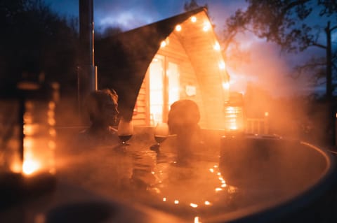 Hot Tub / whirlpool bath (Outdoor)