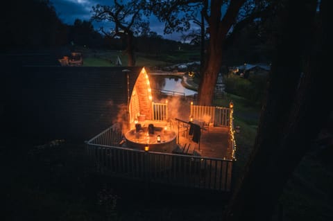 Hot Tub / whirlpool bath (Outdoor)