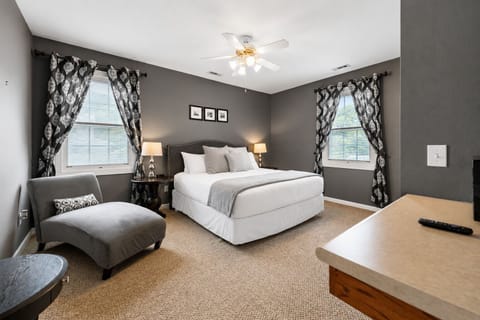 Discover the charm of Caboose Suite, your cozy getaway in the heart of downtown.