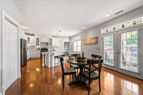 Prepare gourmet meals in the full kitchen, equipped with everything you need.