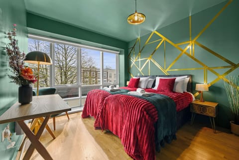 Bedroom 1 (with 2 singles or zipped to superking size bed) (1)