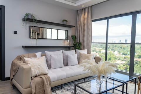 Deluxe Apartment, City View | Living area