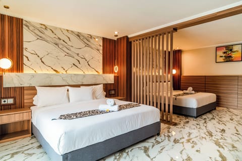 Family Room | In-room safe, desk, laptop workspace, iron/ironing board