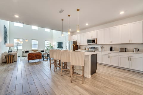 House (6 Bedrooms) | Interior