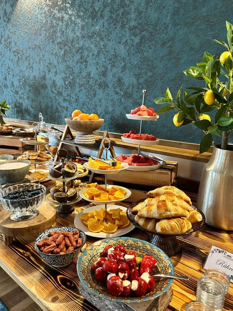 Daily buffet breakfast for a fee