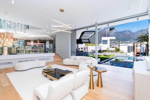 House | 5 bedrooms, desk, Internet