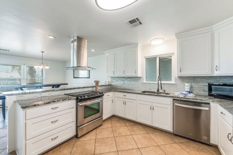 West building - Modern kitchen with stainless steel appliances