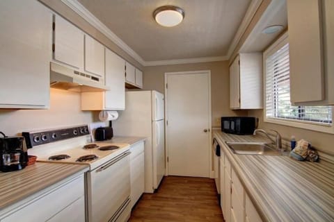 Kitchen at Sea Star Suite 257