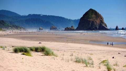 Short walk to the beach and Haystack Rock