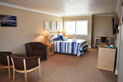 Bed in the main living area at Sea Star Suite 256