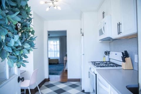 Welcome home to this newly renovated 1940s apartment. The floors and doors are original and the decor and finishings are top notch!