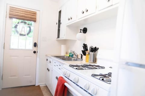 `This place has everything you need. Excellent lighting in every room. Clean place.` -Genelle