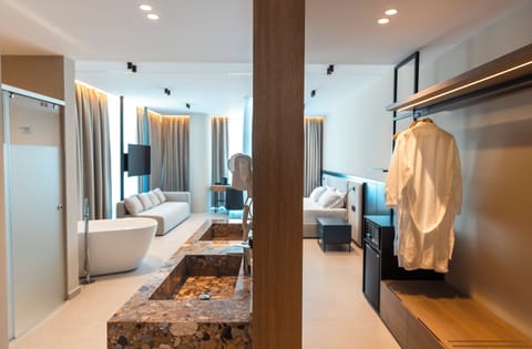 Deluxe Suite, Balcony | Bathroom | Shower, hair dryer, towels, soap