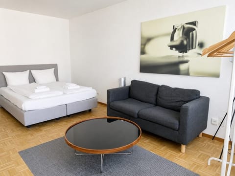 Art 13 Wohnzimmer Bett