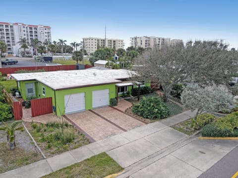 Emerald Duplex by the Sea. Just 1 block from Beach Access. 