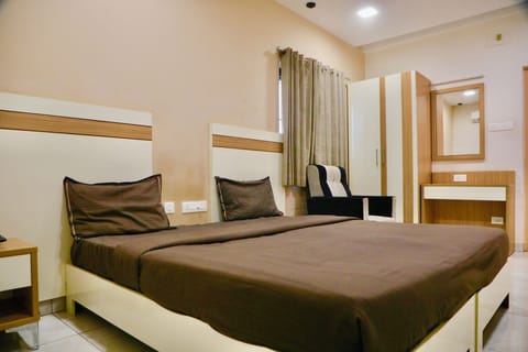 Deluxe Double Room, City View | Room amenity