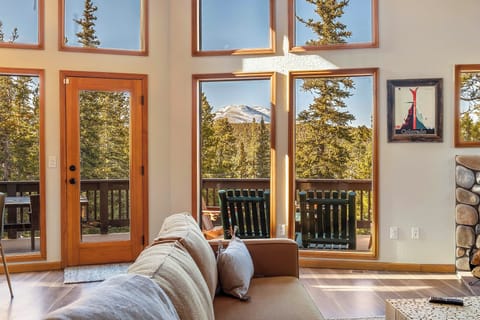 Relax on the couch & take in the breathtaking views Starry Pines has to offer!