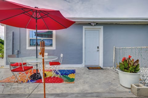 Miami Vacation Rental | Studio | 1BA | 400 Sq Ft | Small Step for Entry