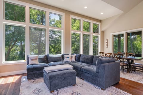 Perfect Views All Around | Upper Level