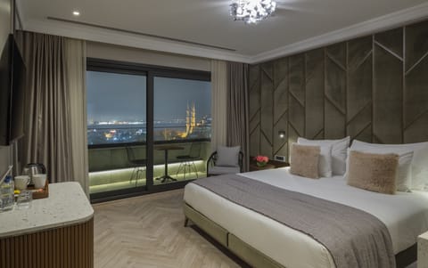 Deluxe Room, Balcony, Sea View | Minibar, in-room safe, desk, laptop workspace