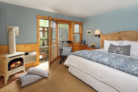 Egyptian cotton sheets, premium bedding, down comforters, in-room safe