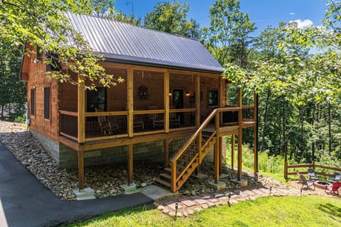 Peaceful Sky Harbor cabin close to Dollywood and top attractions