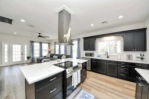 The fully equipped kitchen comes with all dishes, utensils, and pots & pans you might need for creating delicious memories with your loved ones!