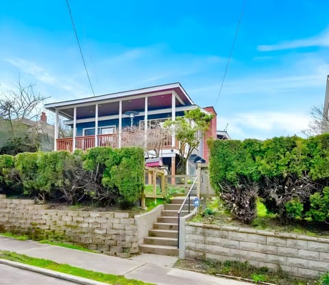 Street level looking at the front of the house. Ample free parking on both side of the street.
