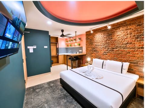 Studio | Desk, soundproofing, iron/ironing board (on request), WiFi (free)