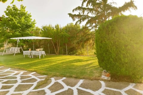 Spacious Garden with Outdoor Dining & Hammock
Enjoy a lush garden area with outdoor seating, hammock, and dining space — perfect for relaxing or al fresco meals.