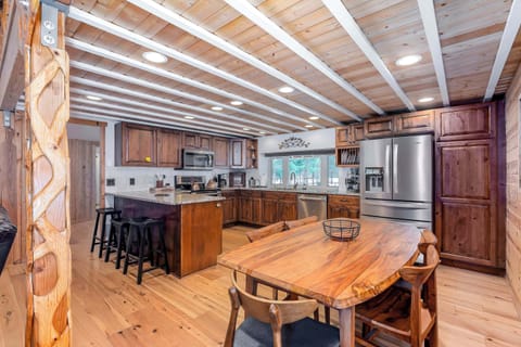 Perfect area to host dinners.