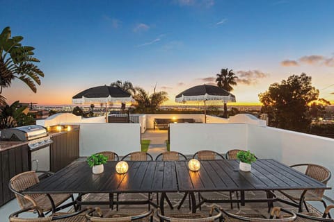 Unwind on this stunning rooftop patio with breathtaking sunset views! Enjoy alfresco dining, a built-in BBQ, and cozy ambiance under the stars. Perfect for gatherings or a romantic escape. Close to top attractions, dining, and nightlife.