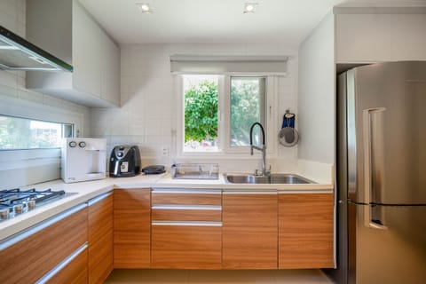 Villa, Air conditioning, Sea View | Private kitchen | Fridge, microwave, oven, stovetop