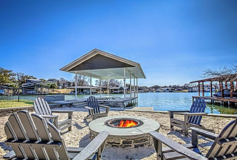 Shorewood Manor - The perfect lakefront getaway!