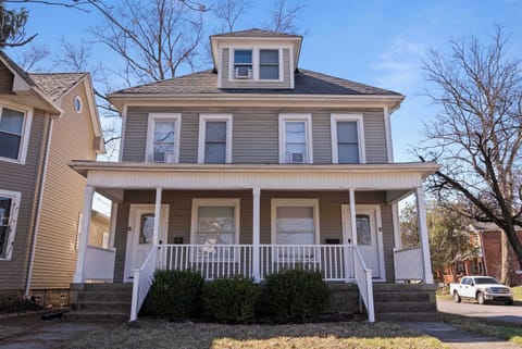 Welcome to Summit Scholars Suites!