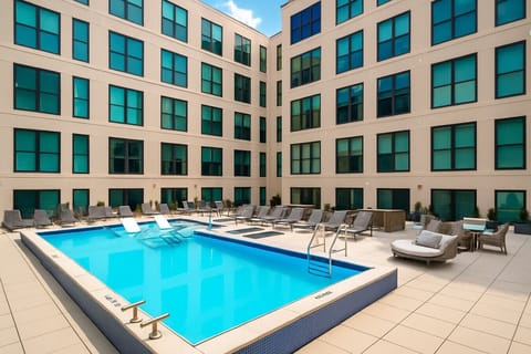 Chill out by the sparkling outdoor pool and lounge deck 🏊