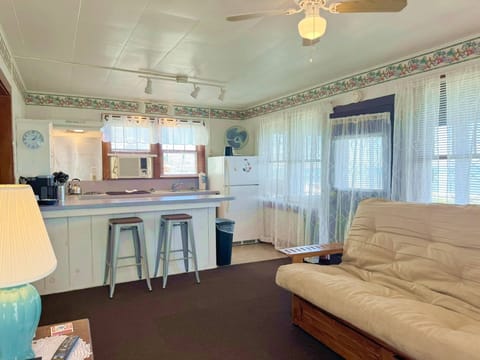 Cottage, Lake View | Iron/ironing board, free WiFi, bed sheets