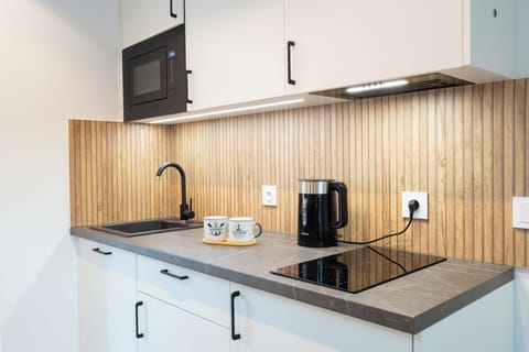 Comfort Bungalow, Garden View | Private kitchen | Fridge, microwave, stovetop, cookware/dishes/utensils