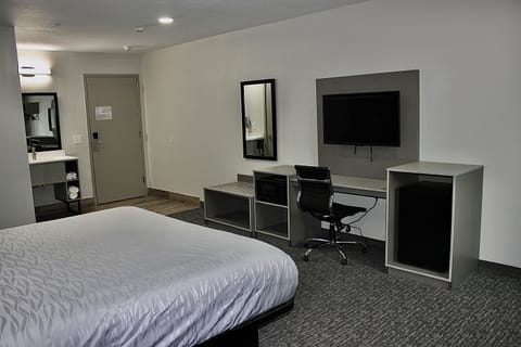 Single Room, 1 King Bed | Soundproofing, free WiFi