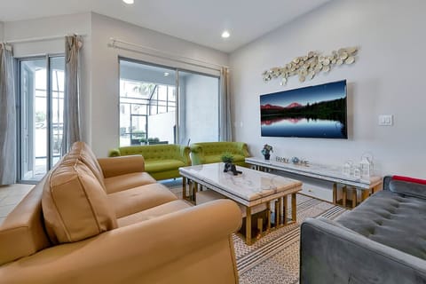 Spacious Living Room for Relaxing – Stylish living room with plenty of space for everyone to relax.