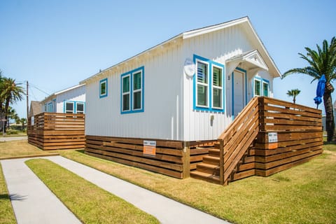 Charming Coastal Cottage – Welcome Home
