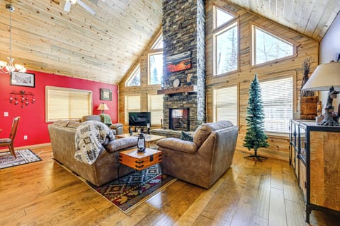 Brian Head Vacation Rental | 2BR | 2.5BA | Stairs Required | 2,148 Sq Ft