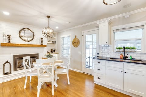 Dining Area | Dishware/Flatware Provided | Main Level