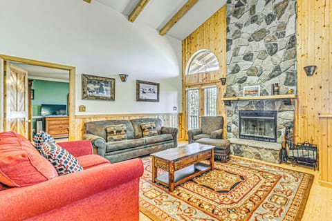 Cloudcroft Vacation Rental | 4BR | 3BA | 2,000 Sq Ft | 3 Steps to Enter